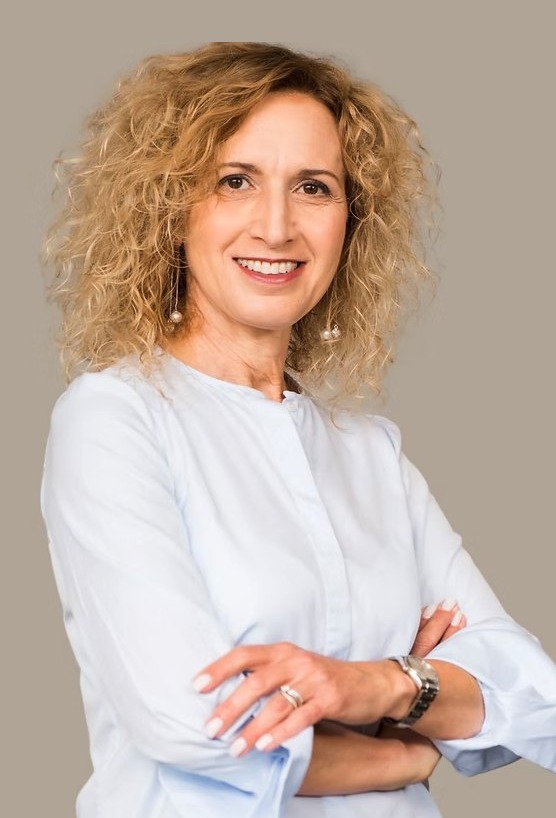 דיוקן של עינת עמית